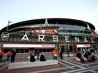 Arsenal owner Stan Kroenke apo...